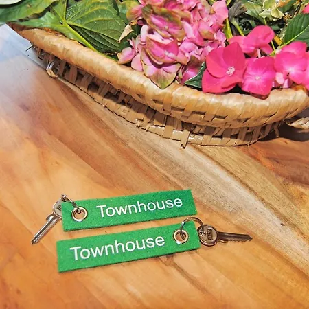 Stilvolles Eifelhaus Am Nuerburgring Mit Eigenem Garten