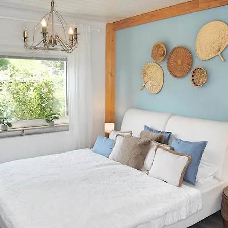 Stilvolles Eifelhaus Am Nuerburgring Mit Eigenem Garten