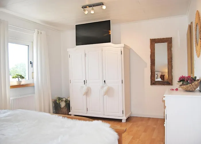 Stilvolles Eifelhaus Am Nuerburgring Mit Eigenem Garten