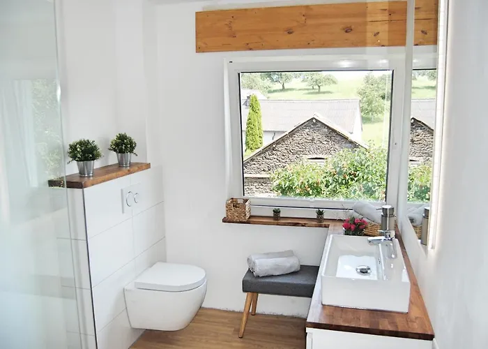 Stilvolles Eifelhaus Am Nuerburgring Mit Eigenem Garten