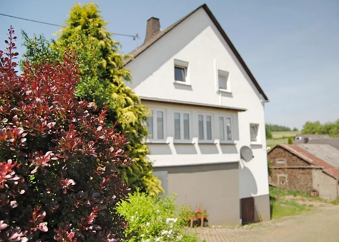 Stilvolles Eifelhaus Am Nuerburgring Mit Eigenem Garten