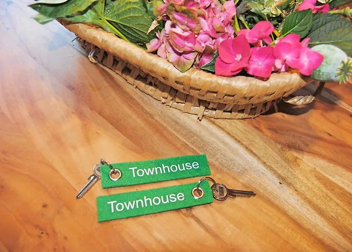 Stilvolles Eifelhaus Am Nuerburgring Mit Eigenem Garten