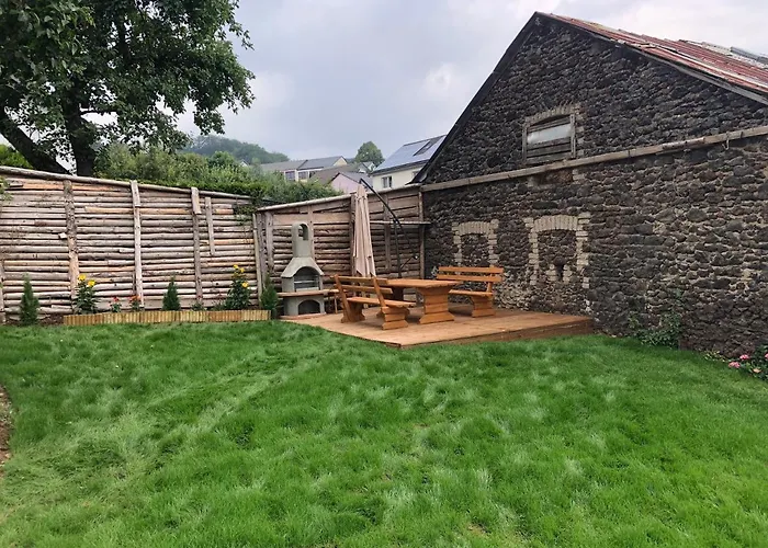 Stilvolles Eifelhaus Am Nuerburgring Mit Eigenem Garten